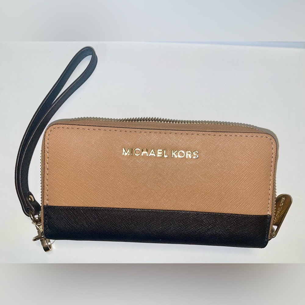 Michael Kors Lg Jet Set Travel Continental Wallet in Suntan and Black Wristlet